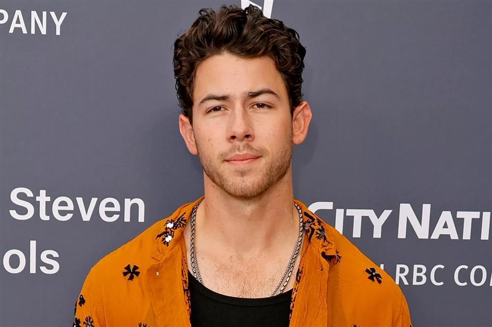 Video Nick Jonas nghi bị ngắm bắn giữa concert, hốt hoảng tháo chạy khỏi sân khấu-2