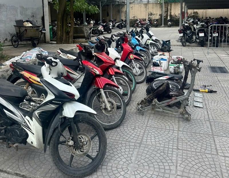 Triệt phá đường dây trộm cắp, ‘phẫu thuật’ xe máy ở Hà Nội mang đi tiêu thụ-2