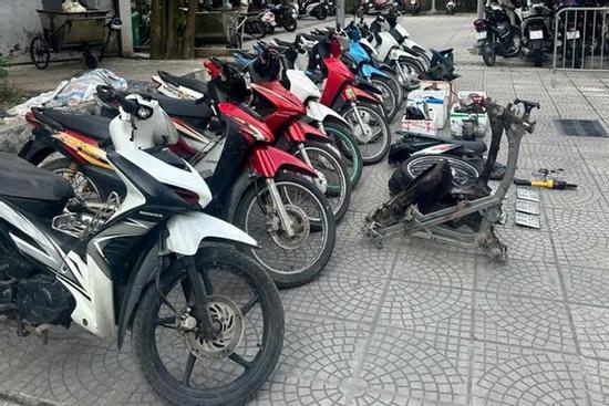 Triệt phá đường dây trộm cắp, ‘phẫu thuật’ xe máy ở Hà Nội mang đi tiêu thụ