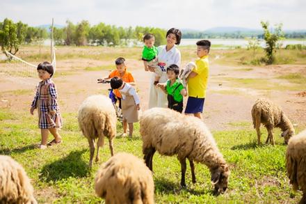 Hoa hậu 'vỡ nợ': Người thắt chặt chi tiêu, kẻ nhặt rác kiếm sống