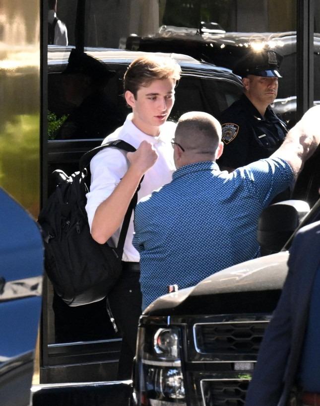 Ông Trump tiết lộ về Barron-2