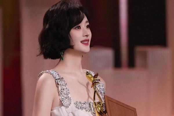 Dậy sóng khung hình Đường Yên - La Tấn, tài tử có động thái khiến MXH nổ tung sau vụ bị nghi ngoại tình với trợ lý-9