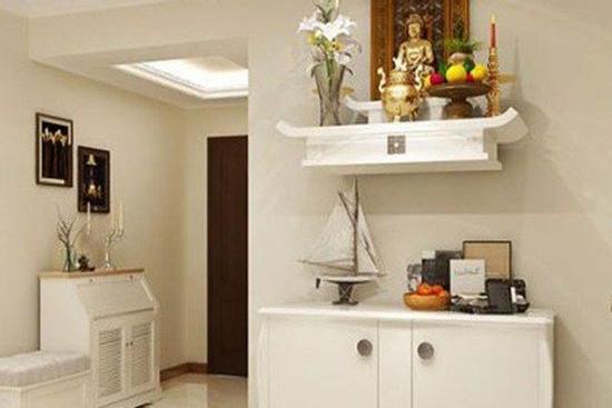 2 đồ vật để dưới bàn thờ là tài lộc vào nhà, gia tiên dẫn lối, quý nhân nâng đỡ