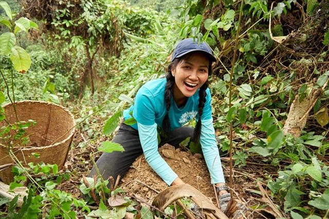 Hoa hậu nghèo nhất Việt Nam từng đi phát tờ rơi, giờ kiếm tiền tỷ nhẹ nhàng-2