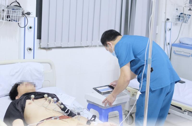 Tìm ra nguyên nhân khiến 54 sinh viên cao đẳng phải đi cấp cứu sau bữa cơm ở căng tin-1