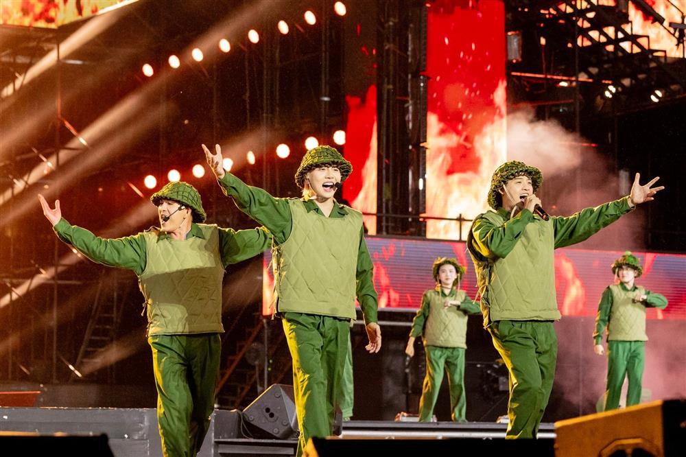 Thấy gì từ cơn sốt chưa từng có ở showbiz Việt-4