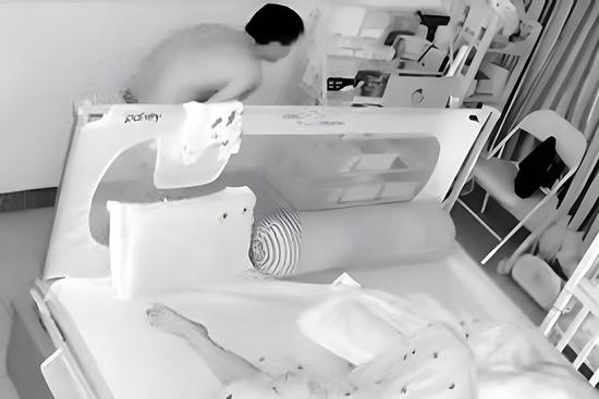 Kỳ dị tên trộm chỉ mặc đồ lót, đột nhập nhà dân ở Hà Nội để 'cuỗm' tài sản