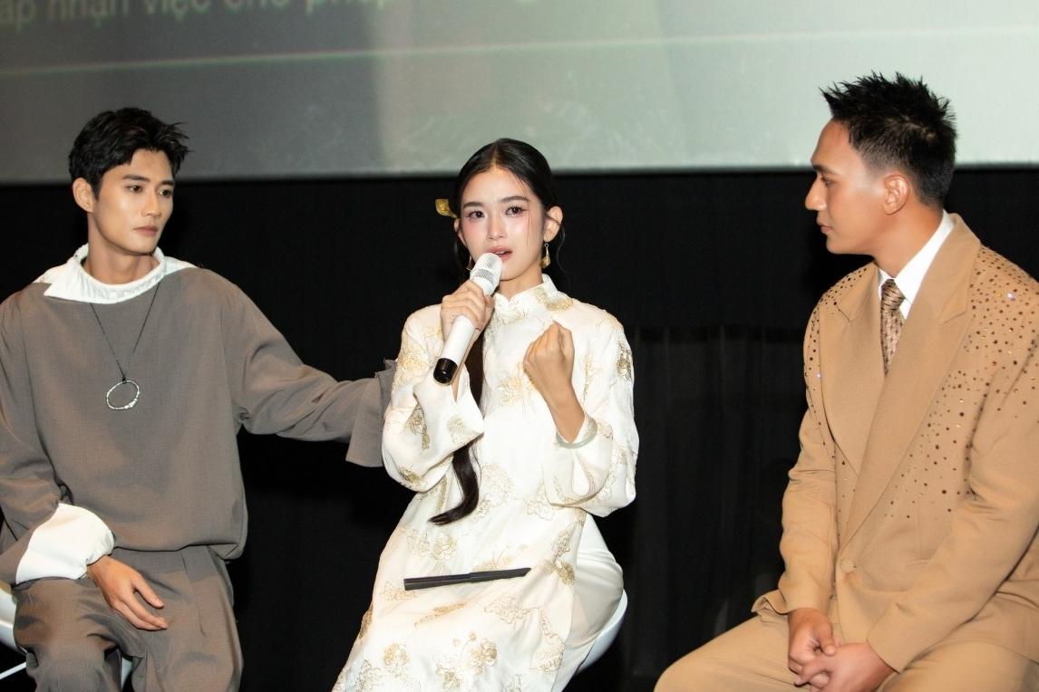 Nhan sắc thật của diễn viên sinh năm 1999 khóc sau lần đầu đóng cảnh nóng-14