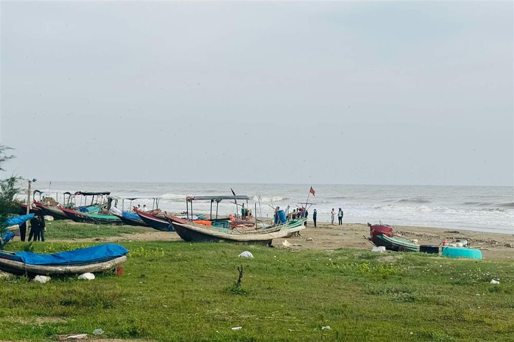 Tìm thấy thi thể 2 nam sinh lớp 8 trên bãi biển ở Hà Tĩnh-1