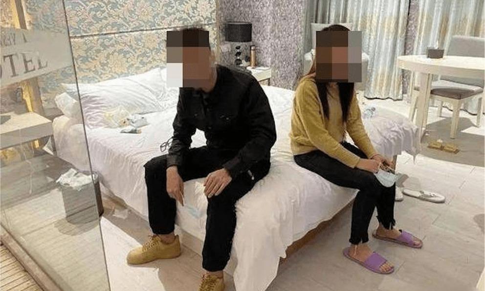 Chồng hoảng hốt khi nhìn thấy hình ảnh của vợ trên web đen-1