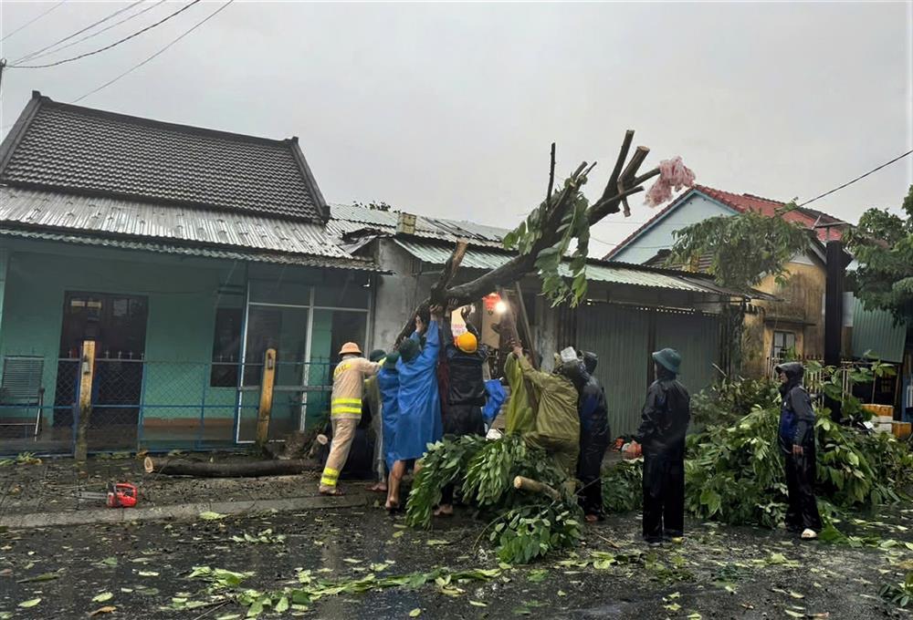 Thiệt hại do bão Trà Mi: 3 người chết ở Thừa Thiên Huế, Quảng Nam-1