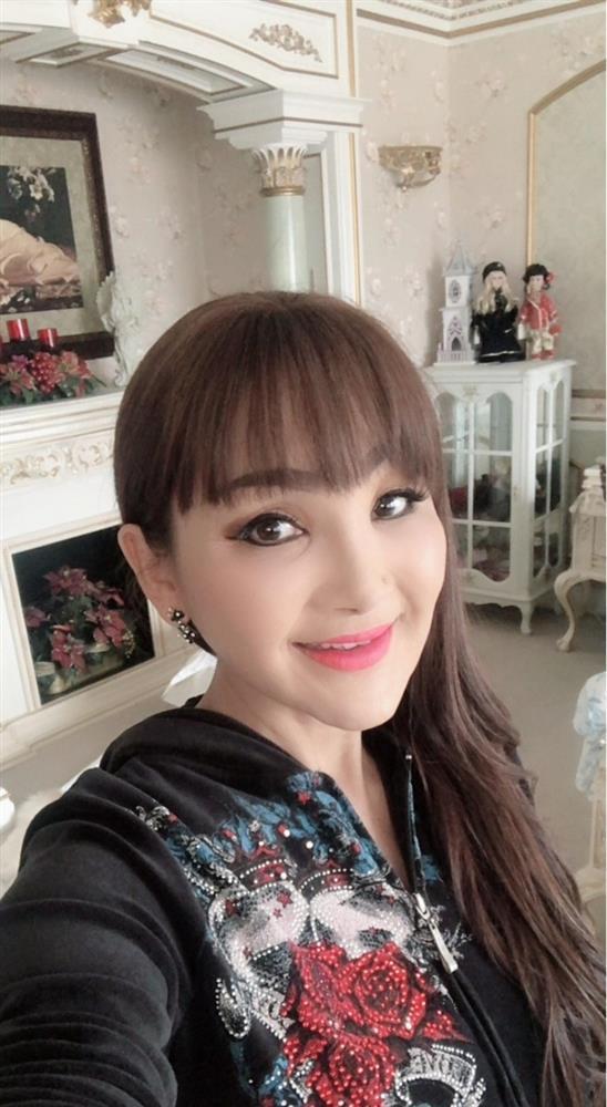 Cơ ngơi đẹp ngỡ ngàng và những căn phòng đặc biệt của nữ ca sĩ chuyển giới đầu tiên tại Việt Nam-9