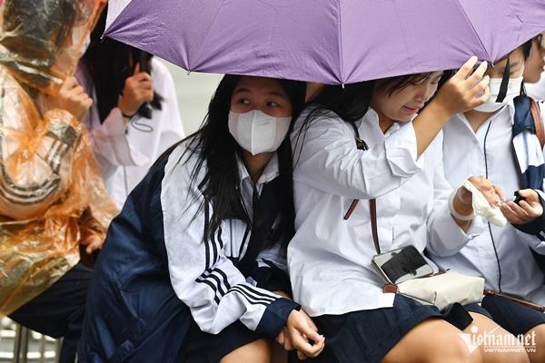 Hơn 100 chuyến bay bị hủy do ảnh hưởng bão số 6 Trà Mi-2