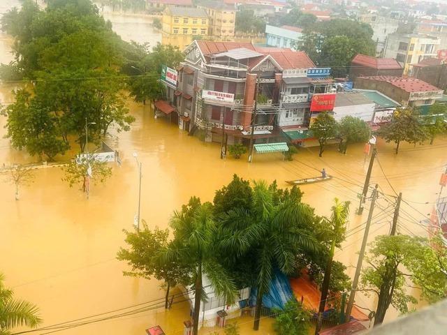 Lũ lớn sau bão số 6 ở Quảng Bình: Nước lũ lên quá nhanh, không kịp trở tay...-5