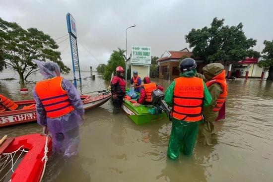 Lũ lớn sau bão số 6 ở Quảng Bình: 'Nước lũ lên quá nhanh, không kịp trở tay...'