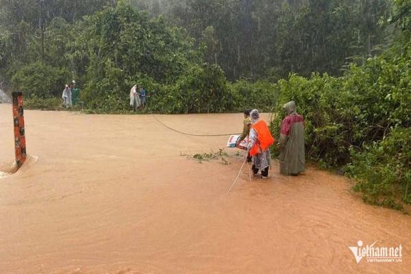 Dự báo thời tiết 31/10: Miền Trung giảm mưa, siêu bão Kong-rey ảnh hưởng Biển Đông-1