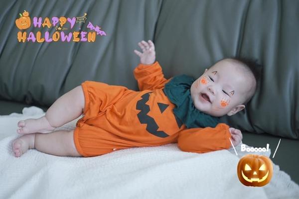 Hình ảnh Halloween cưng xỉu của cặp song sinh nhà Phương Oanh-5