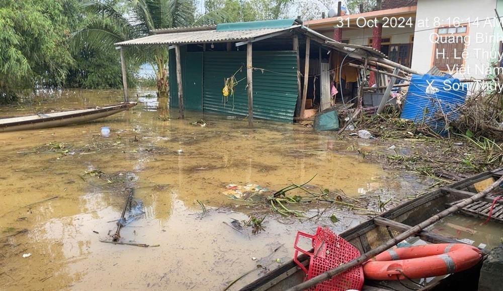 2 bé trai song sinh ở Lệ Thủy chết đuối trong sân nhà ngập lũ-1