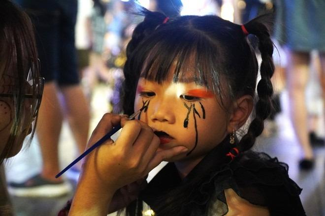 Dịch vụ vẽ hoá trang Halloween bội thu tại phố đi bộ Nguyễn Huệ-4