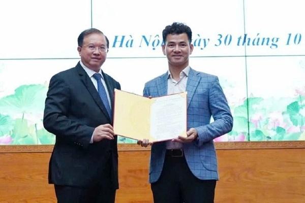 NSƯT Kiều Minh Hiếu thay thế vị trí giám đốc của NSND Xuân Bắc-4