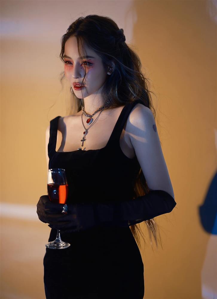 Hot girl Trâm Anh lạ lẫm khi hóa ma cà rồng-1