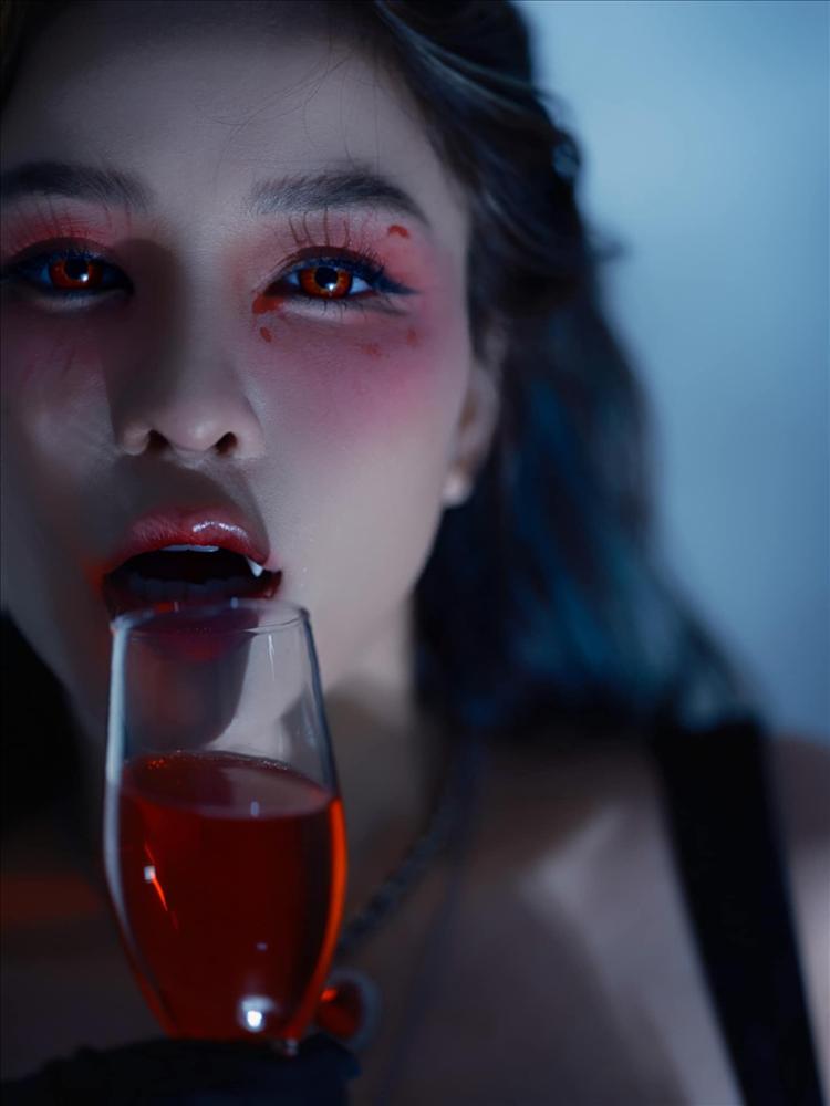 Hot girl Trâm Anh lạ lẫm khi hóa ma cà rồng-3