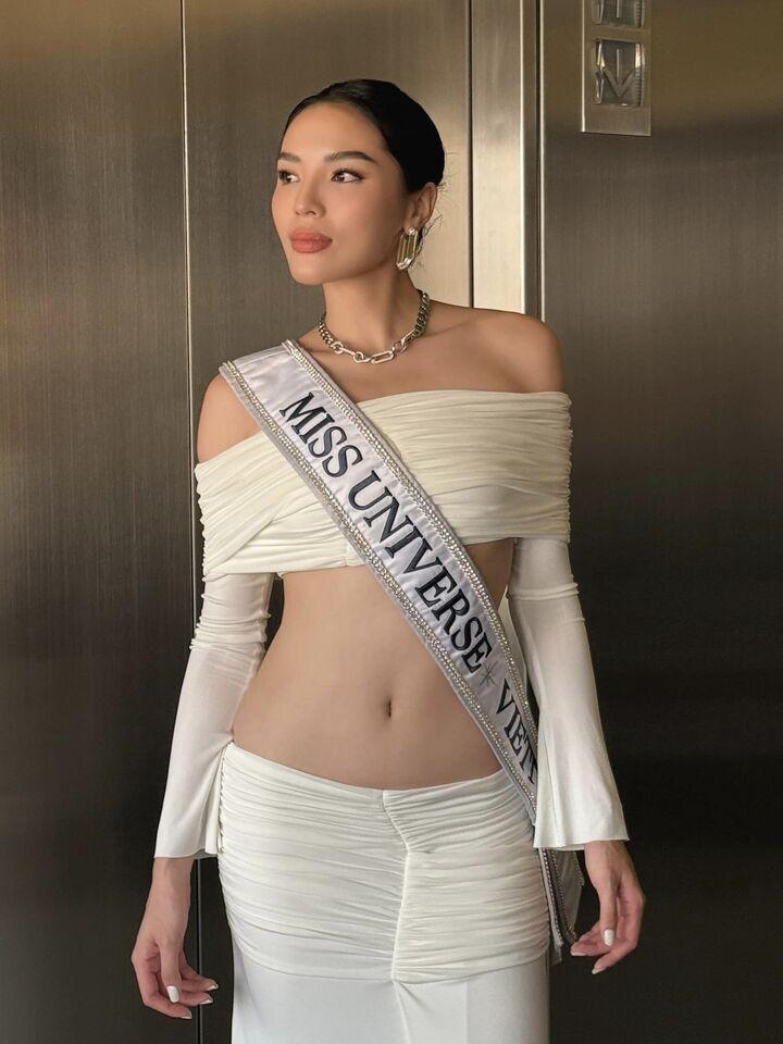 Thi Miss Universe, Kỳ Duyên phải dậy từ 4h sáng để tự trang điểm và làm tóc-2