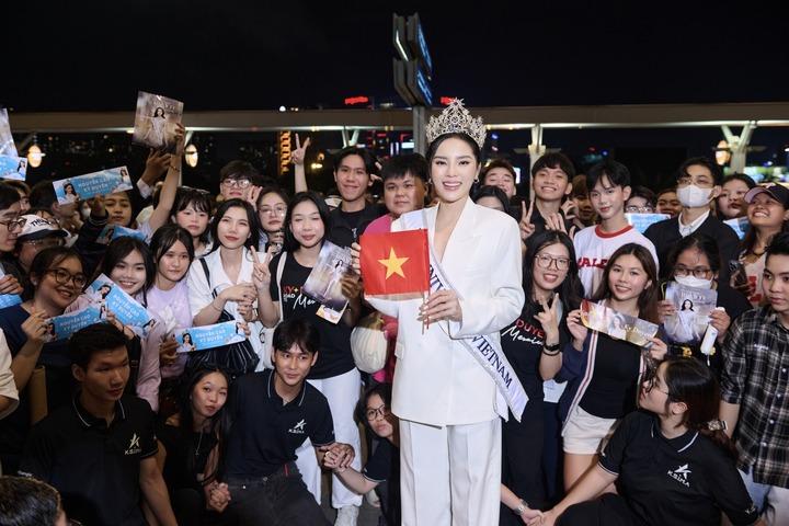 Thi Miss Universe, Kỳ Duyên phải dậy từ 4h sáng để tự trang điểm và làm tóc-3
