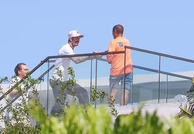 Vừa chuyển đến biệt thự 2000 tỷ đã làm hàng xóm sôi máu, cơ ngơi mới của vợ chồng David Beckham hiếu kỳ mức nào?-3