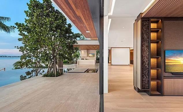 Vừa chuyển đến biệt thự 2000 tỷ đã làm hàng xóm sôi máu, cơ ngơi mới của vợ chồng David Beckham hiếu kỳ mức nào?-8