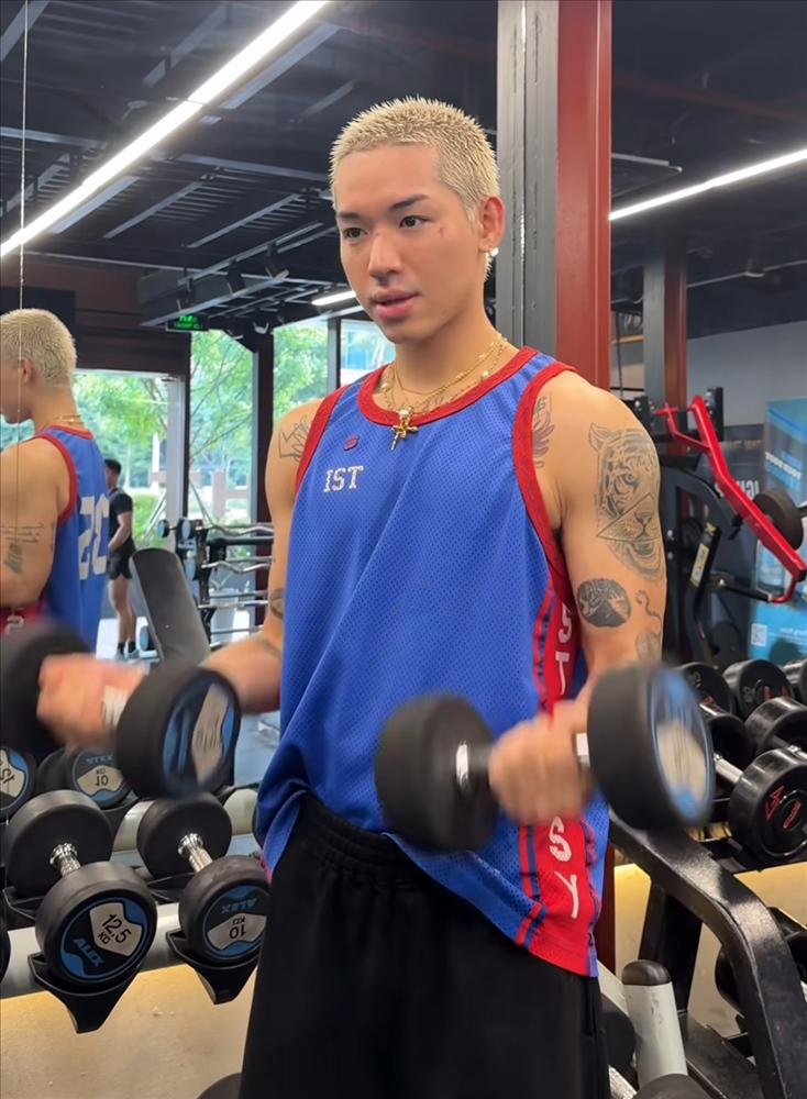 WEAN LE lộ thêm dấu hiệu gây hoang mang sau khi ngất xỉu đập mặt xuống đường-1