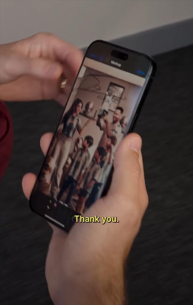 Hé lộ 3 cậu bé có đặc quyền chê bai, dạy Messi cách đá bóng-2