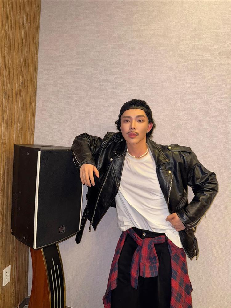 Clip: 1 Anh Trai bị khán giả cưỡng hôn gây phẫn nộ-1