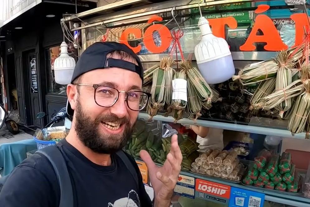 Khách Tây thử phở gia truyền ở Hà Nội, hết lời khen ngon, húp cạn cả nước dùng-7