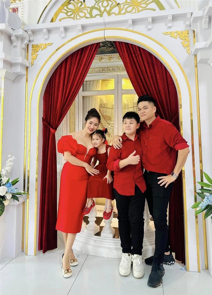 Nữ diễn viên xinh đẹp đánh cược với số phận để hạnh phúc bên chàng trai kém 7 tuổi-11