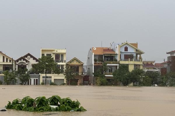 Miền Trung đối mặt đợt mưa lũ đỉnh điểm, Biển Đông khả năng xuất hiện áp thấp-1