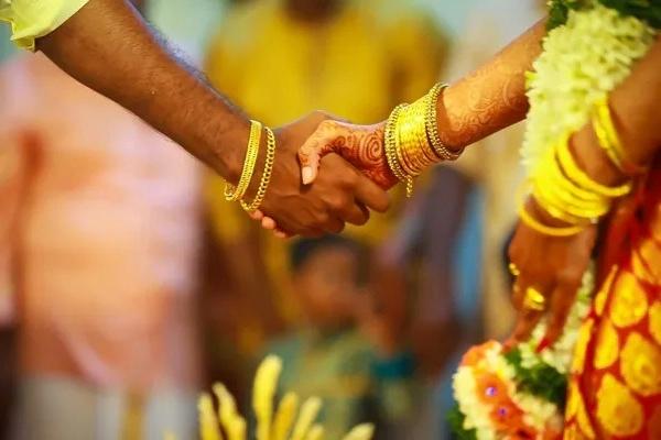 Bị gái lạ tát trên phố, đang định truy rõ ngọn ngành tôi bỗng tá hỏa khi biết sự thật-2