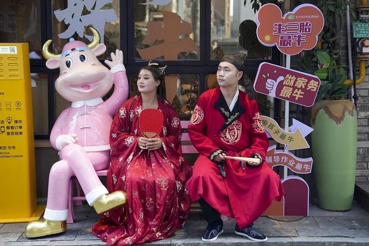 Phố hôn nhân thúc đẩy cưới, sinh con tại Trung Quốc gây phẫn nộ-1