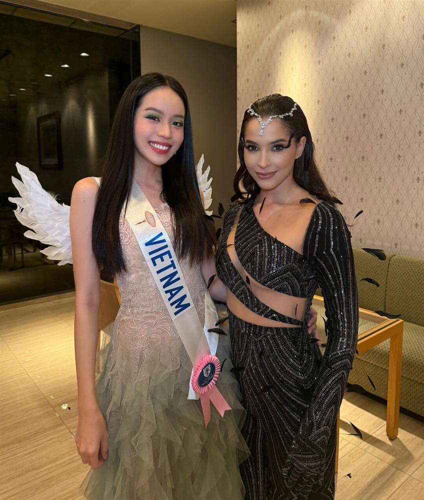 Hoa hậu Thanh Thủy mang khung cửi dệt lụa nặng 5kg diễn Miss International 2024-5