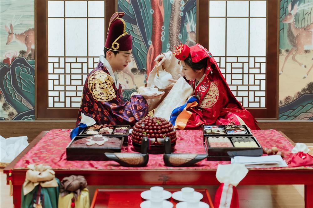 Chàng trai Hàn Quốc quỳ gối trước mẹ vợ Việt ở giữa sân, mối quan hệ 2 năm sau gây tò mò-3