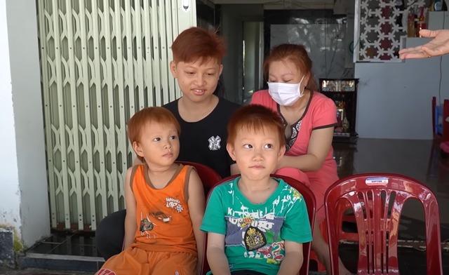 Vợ chồng ở Sóc Trăng tóc đen sinh con tóc đỏ, 4 cháu ngoại lần lượt chào đời với màu tóc bất ngờ-2