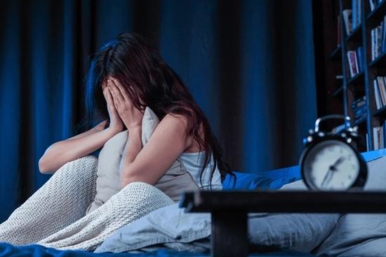 Ngủ 2 tiếng/ngày, người phụ nữ nhập viện tâm thần