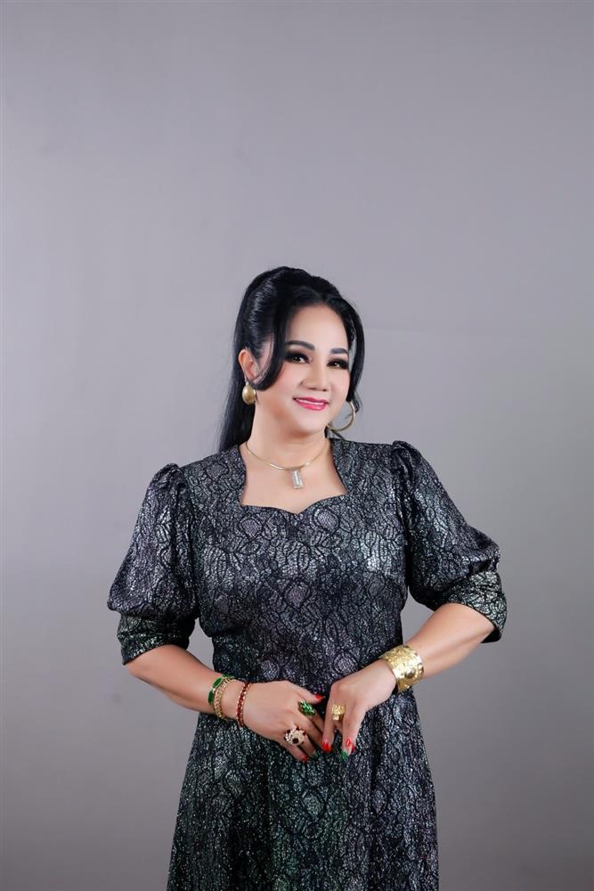 Đời thực mặn mà của chị đẹp cao tuổi nhất Chị đẹp đạp gió-6