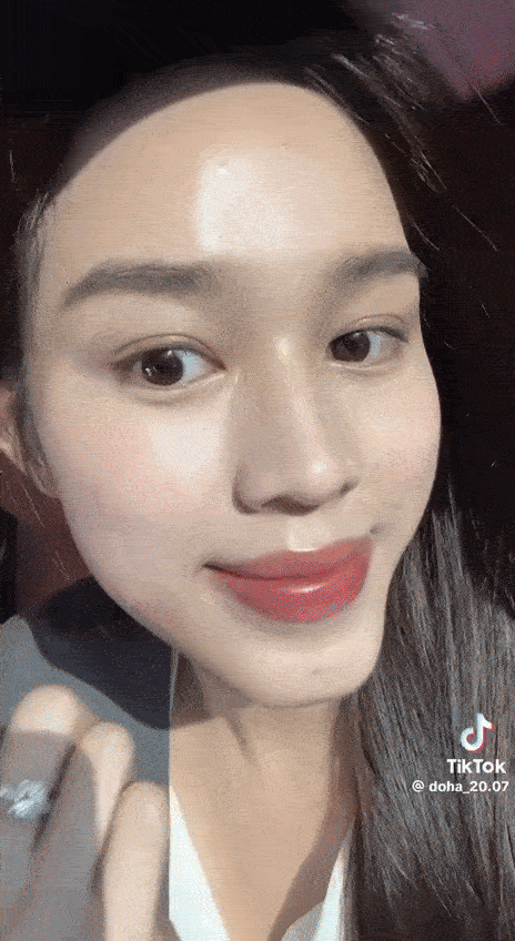 Hoa hậu Đỗ Thị Hà để lộ khuyết điểm nhan sắc ở tuổi 23-4