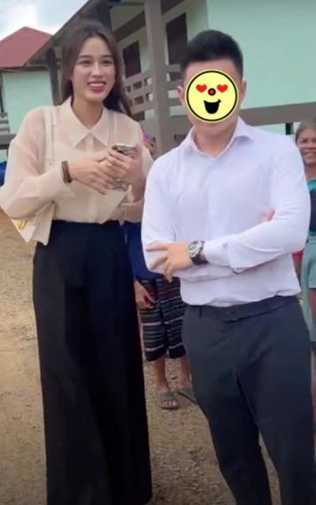 Hoa hậu Đỗ Thị Hà để lộ khuyết điểm nhan sắc ở tuổi 23-7