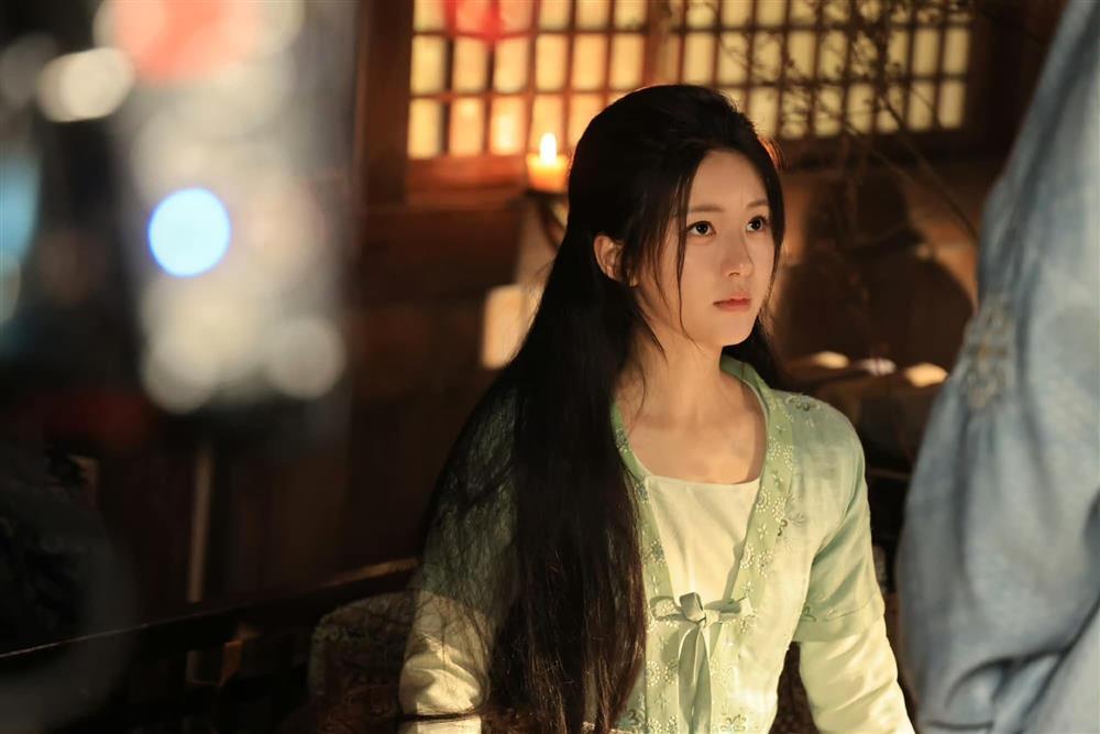 Mỹ nữ xuyên không Triệu Lộ Tư bị tai nạn mất nhiều máu trên phim trường-1