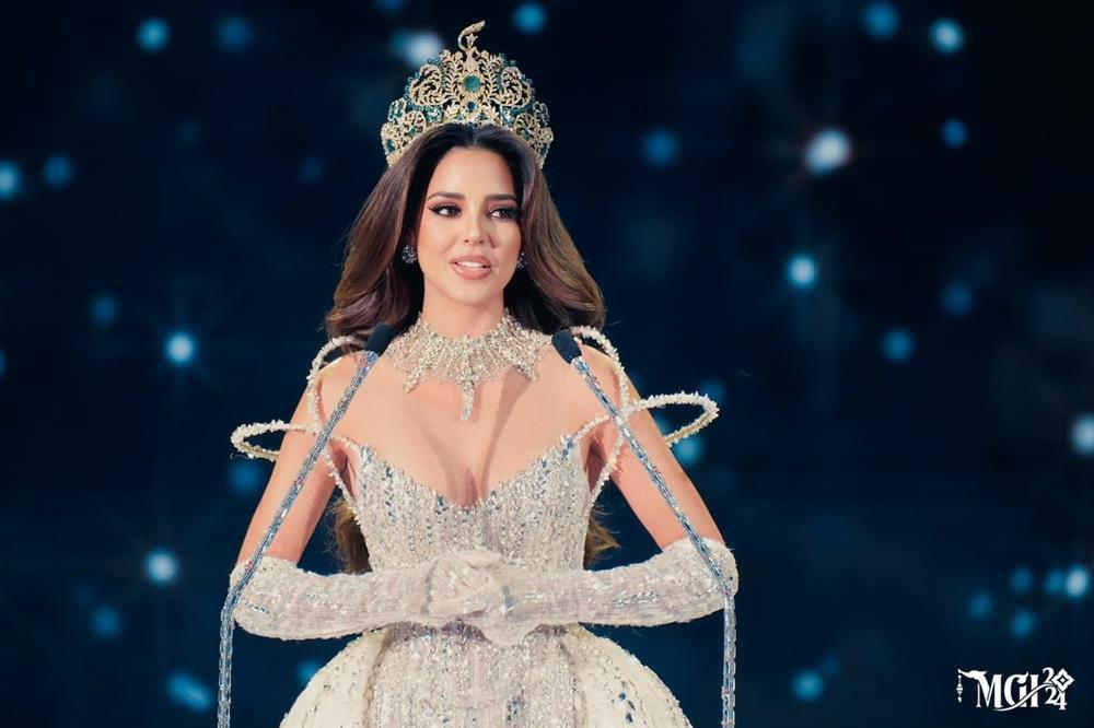 Ăn nên làm ra nhờ bỏ sỉ váy áo cho hoa hậu-1