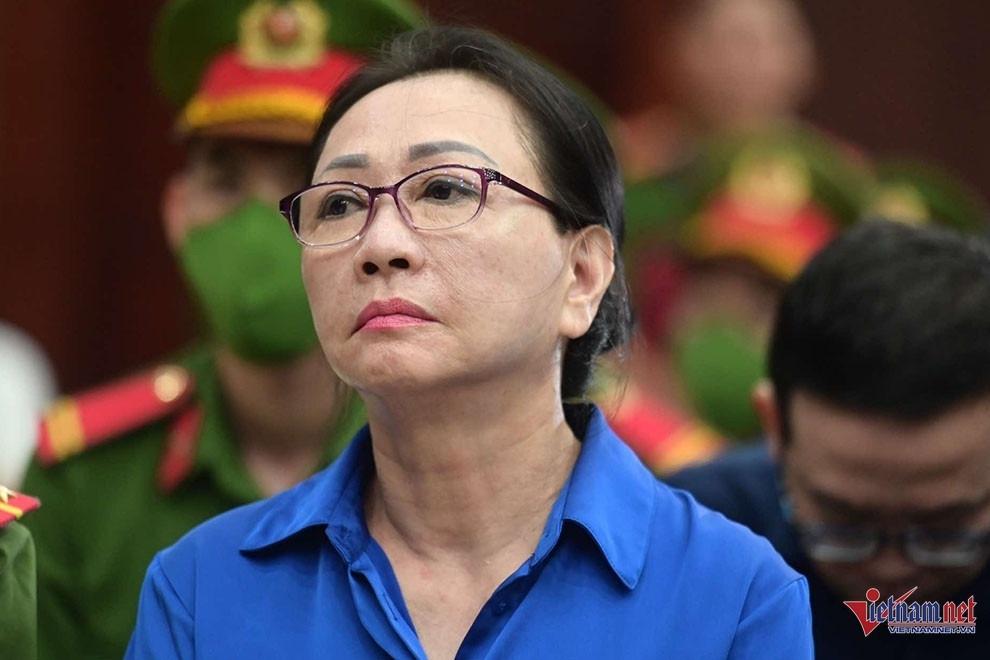 Vợ chồng bị cáo Trương Mỹ Lan bất ngờ được gặp mặt tại tòa-4