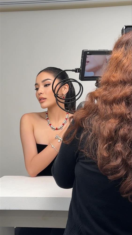 Kỳ Duyên chễm chệ xuất hiện trên trang Miss Universe, cho đối thủ hít khói vì tương tác khủng-2