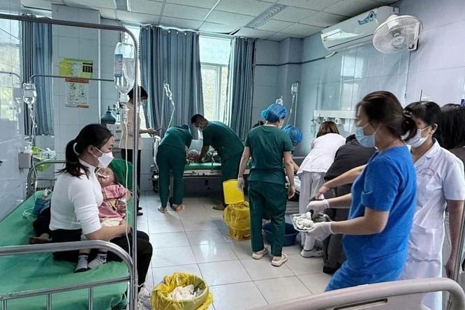 Xuyên đêm tìm kiếm bé gái 2 tuổi đi lạc dưới cái rét 6 độ C ở Lai Châu-3